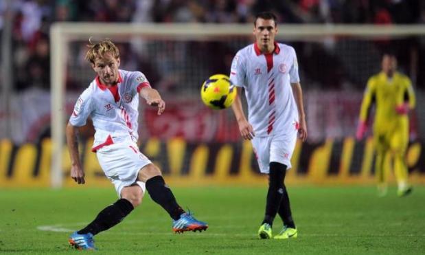 Sevilla are plotting imminent talks with the agent of Manchester United and Chelsea target Ivan Rakitic