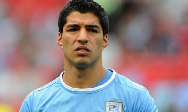 Liverpool star Luis Suarez facing World Cup heartbreak after injuring knee during Uruguay training session- reports