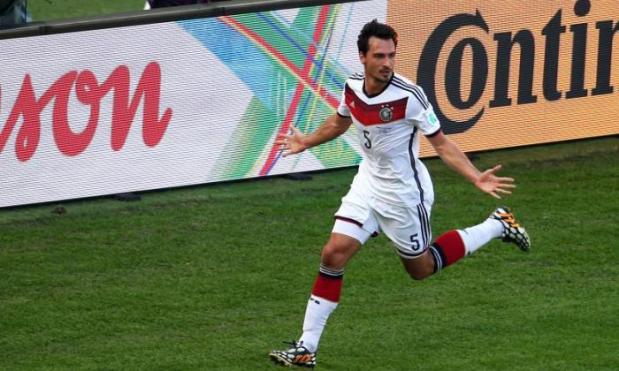 Mats Hummels (Borussia Dortmund) – Click right for more