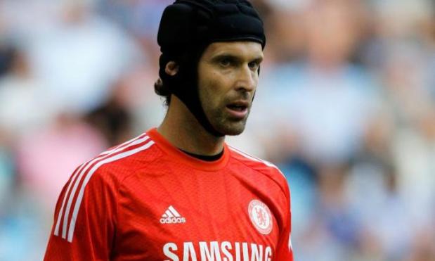 Cech may look for Chelsea exit if Courtois becomes new number one, claims former goalkeeper