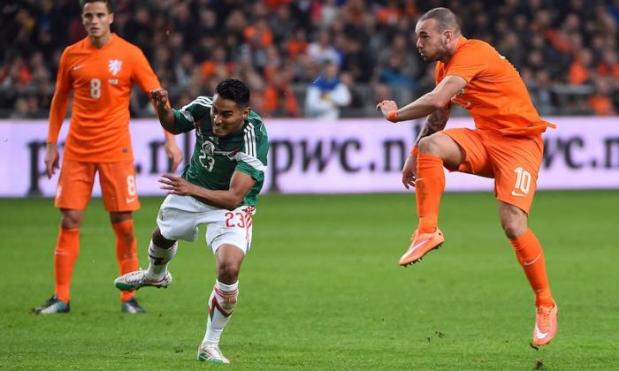 Wesley Sneijder hit a rasping shot against Mexico