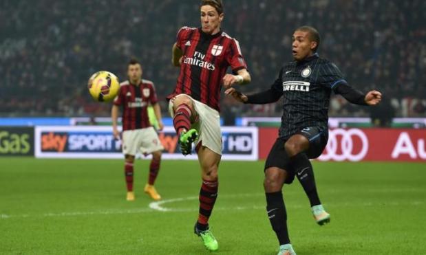 Liverpool legend Jamie Carragher has warned against the club re-signing Fernando Torres because he believes the striker is past his best