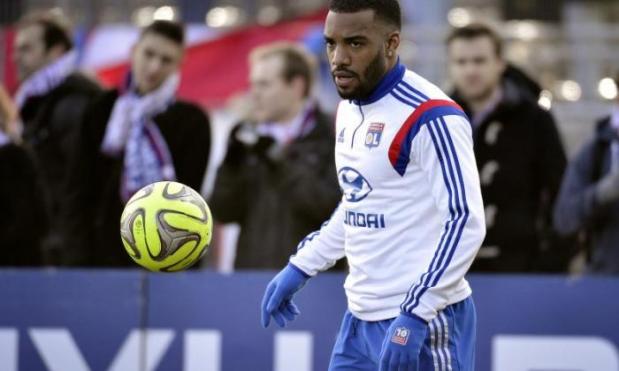 Roma aim to fight off Arsenal and Liverpool interest to land Lyon ace