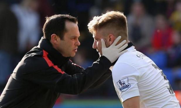 Louis van Gaal: Luke Shaw will benefit from England Under-21 squad omission 