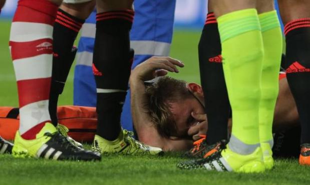 Manchester United left-back Luke Shaw will undergo surgery after suffering a double leg fracture