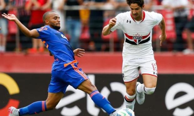 Chelsea target Alexandre Pato is a support striker and I am not sure it is what they need, says South American football expert
