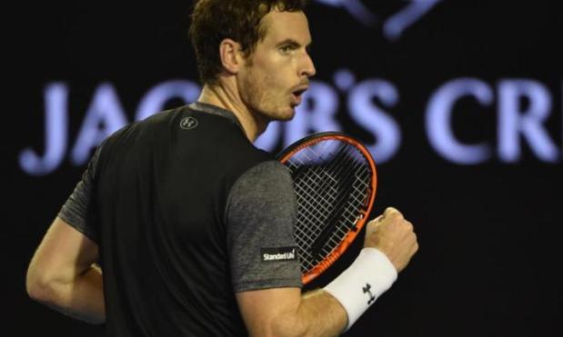 Australian Open: Andy Murray beats Bernard Tomic in straight sets to book quarter-final spot