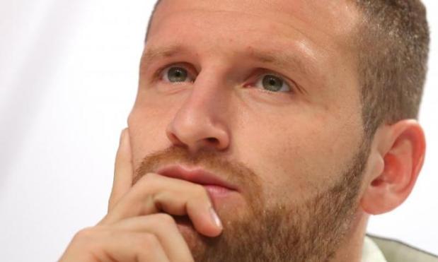'Can't help feeling excited by this!' - Arsenal fans get their hopes up after top target Shkodran Mustafi does not start for Valencia