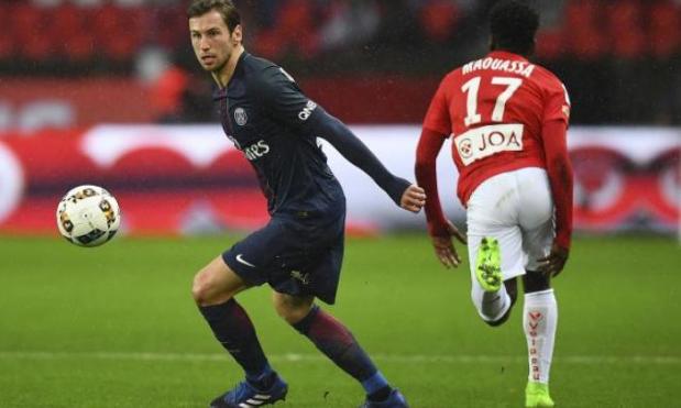 Transfer report: Arsenal and Liverpool keeping tabs on unsettled Paris Saint-Germain midfielder Grzegorz Krychowiak
