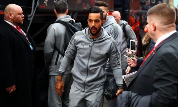 Everton sign Theo Walcott in 2018