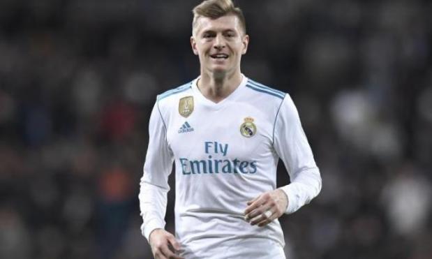 Toni Kroos (Real Madrid) - Click the arrow to see more potential replacements for Paul Pogba