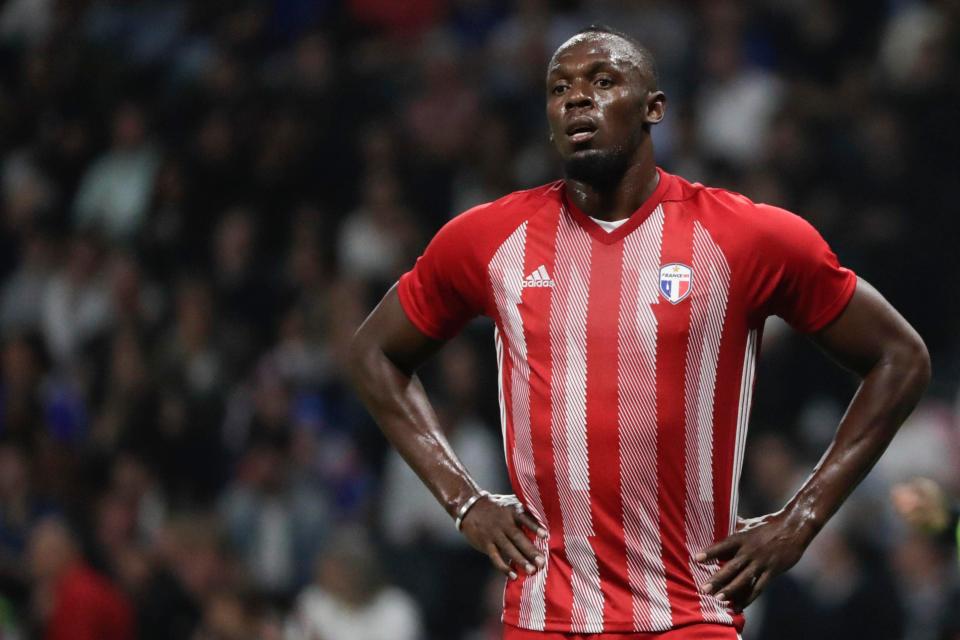  Usain Bolt is serious about becoming a professional footballer
