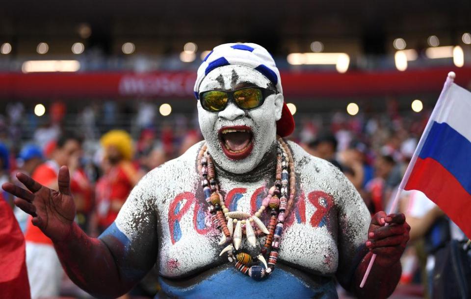  Go hard or go home! This fan went all out