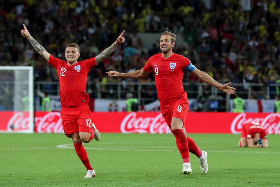  Tottenham Hotspur players Kieran Trippier and Harry Kane celebrate England's victory.