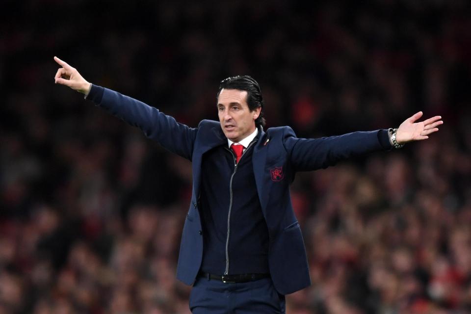 Unai Emery animated in the Arsenal dugout