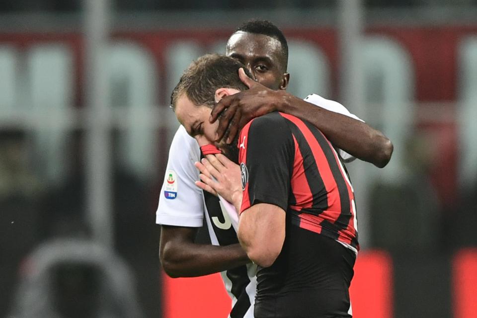  Blaise Matuidi consoles him