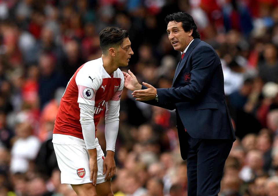  Unai Emery is struggling to get the best out of Mesut Ozil this season