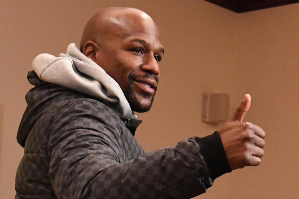  Floyd Mayweather insists he is still retired