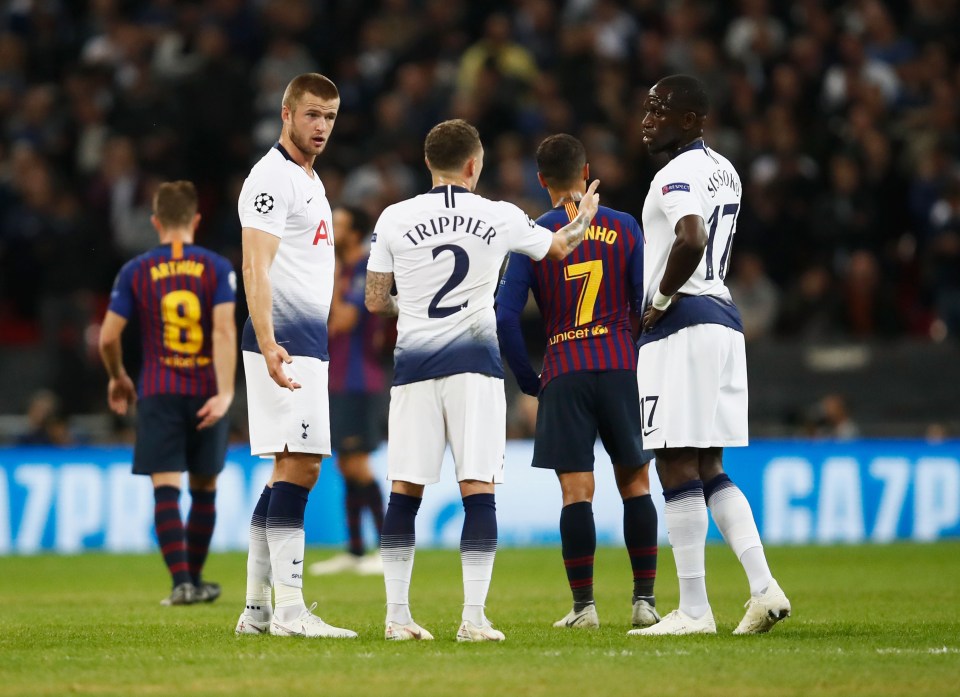  Trippier argues with Sissoko and Eric Dier against Barcelona.