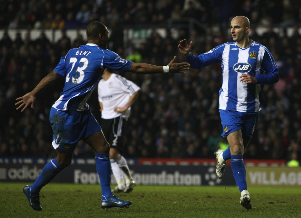  Sibierski celebrates his goal