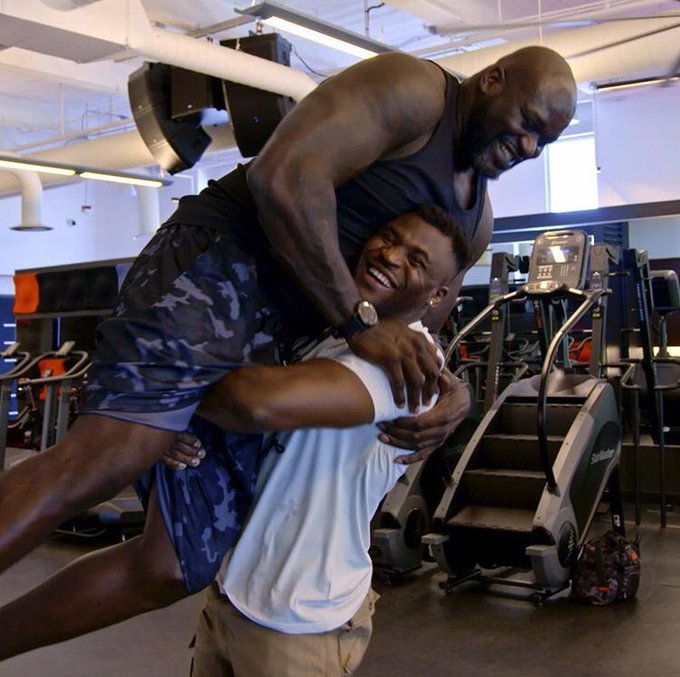  Francis Ngannou picked up Shaquille O'Neal with frightening ease