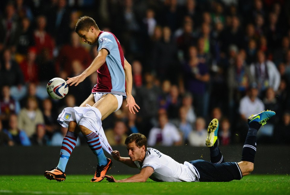 Jan Vertonghen pulls down Aston Villa forward Nicklas Helenius shorts