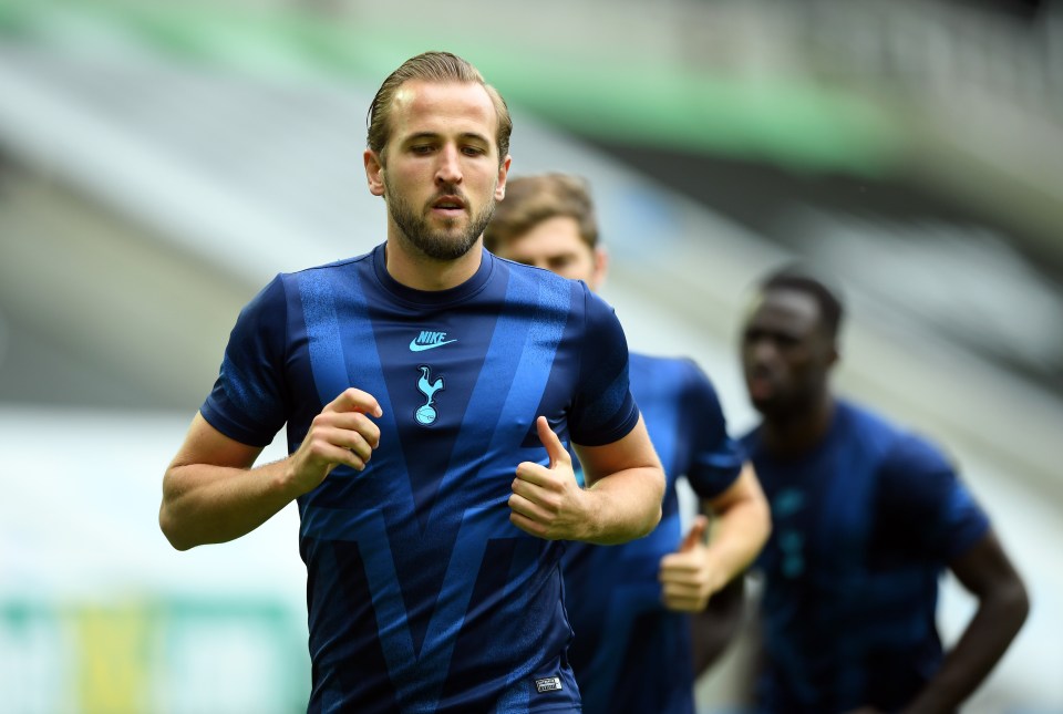  Man United have been told to go all out to sign Spurs striker Harry Kane this summer