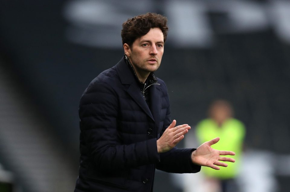 Mason, 29, is currently in charge of Spurs but Bent would like to see another young manager in Howe to be given the job
