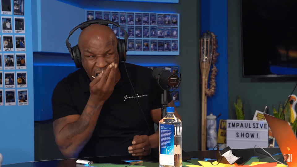  Mike Tyson devoured four grams of magic mushrooms on Logan Paul's podcast and predicted an annihilation by Mayweather