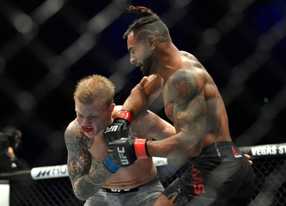  Davis was very good at using Jones' forward momentum against him