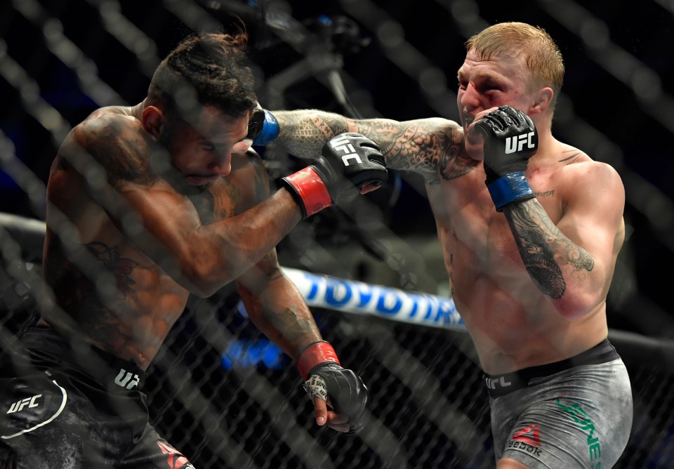 Jones was the aggressor and walked forward the entire fight, but it wasn't enough to earn him the win
