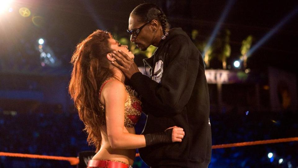  Snoop Dogg kissed Maria during an appearance at WrestleMania XXIV