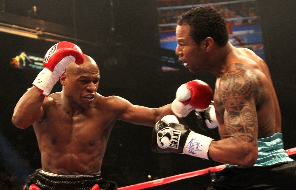 Floyd Mayweather had to work hard after being hurt early against Shane Mosley
