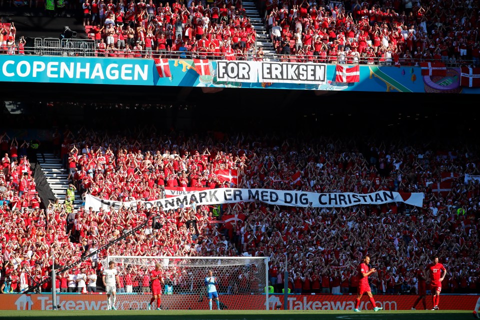 Players stopped in the 10th minute to applaud Eriksen