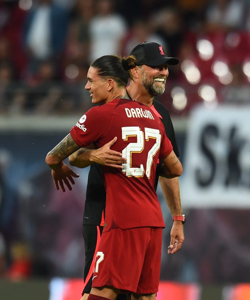 This could be one of many Klopp hugs for Nunez