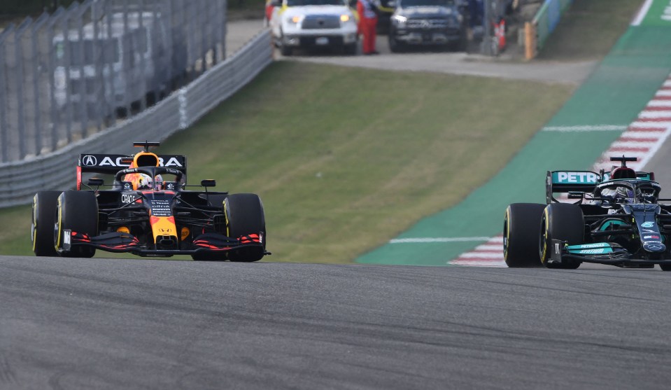 Hamilton overtook Verstappen in a feisty move during first practice