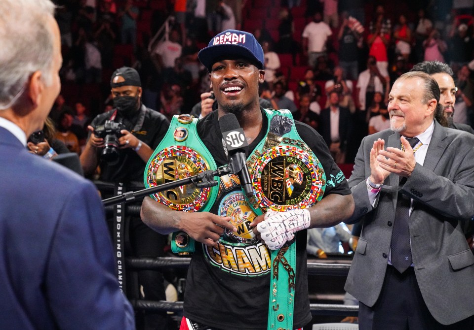 Fans want to see Charlo vs Benavidez