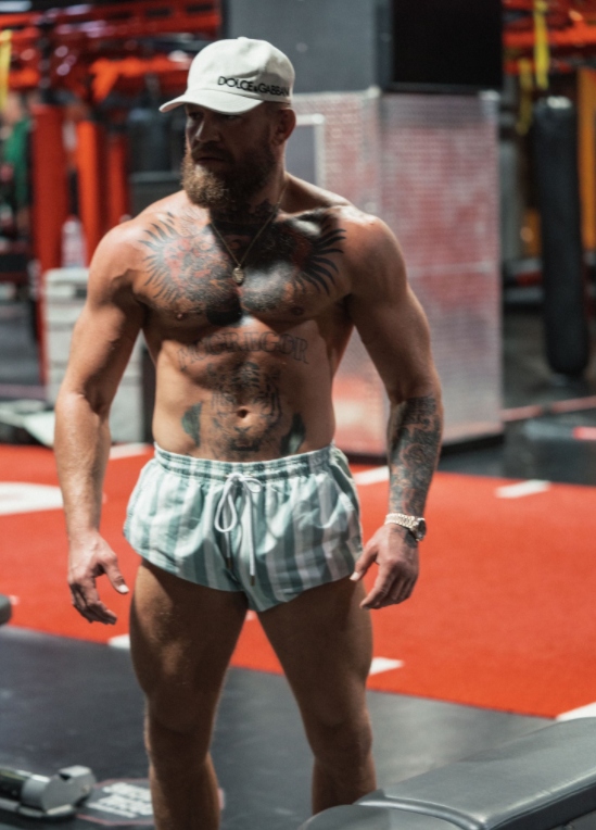 McGregor has beefed up during rehab and will need to slim down before challenging Oliveira