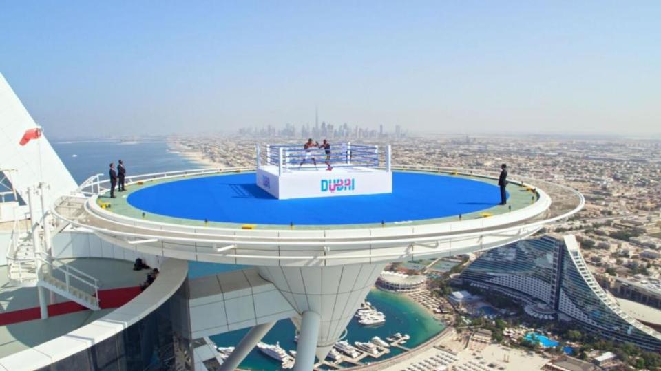 Moore will need to replicate his sparring success atop the helipad of a Dubai hotel this weekend