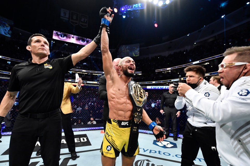 And neeeeew! Deiveson Figueiredo is a two-time champion