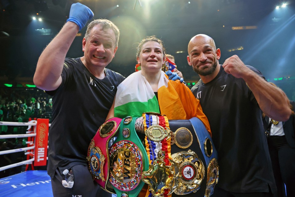 Taylor retained her undisputed lightweight crown