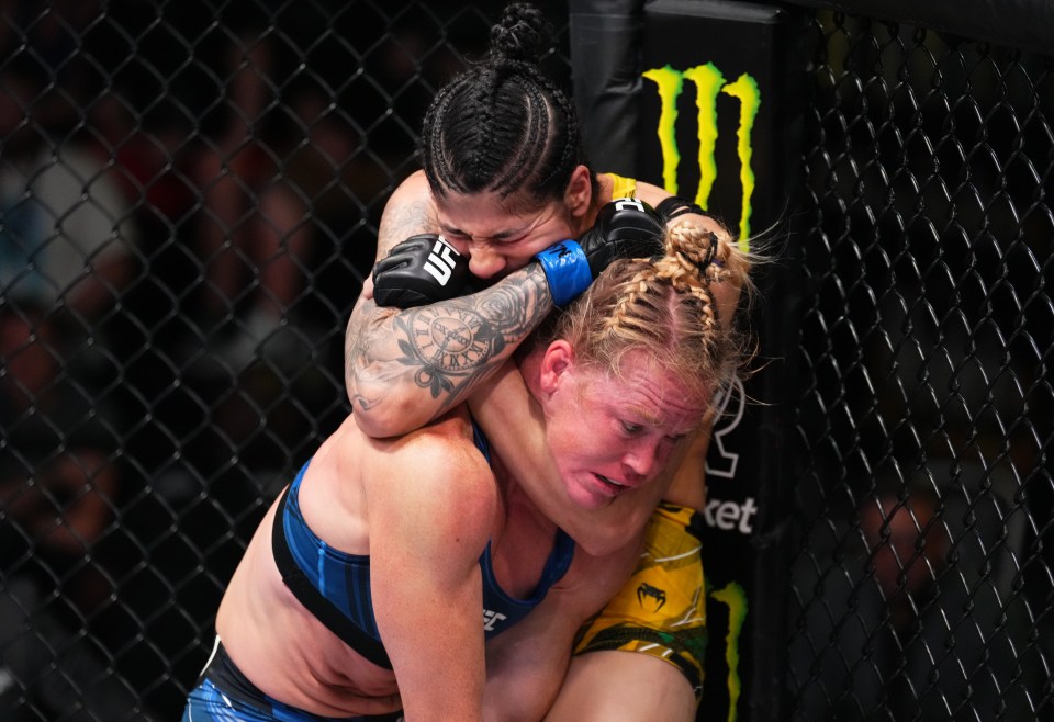 Vieira had Holm in trouble in round two