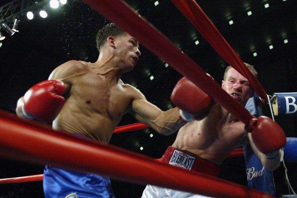 Arturo Gatti punches Mickey Ward in a boxing match.