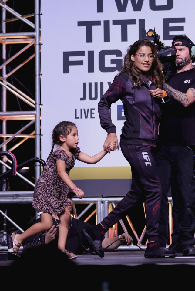 Pena decided to bring her daughter on stage with her for moral support