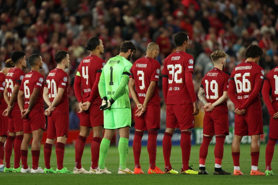 Players of Liverpool pay their respects to the late Queen Elizabeth II