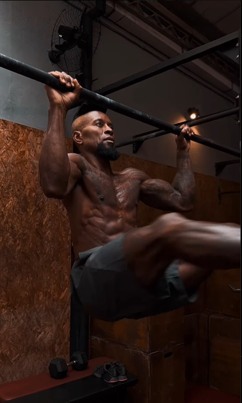 Ze Roberto films his routines for his followers to watch in awe