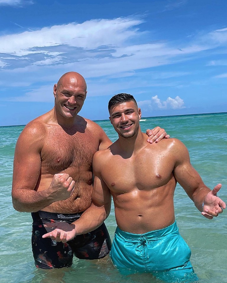 Tyson Fury has piled the pressure on brother Tommy