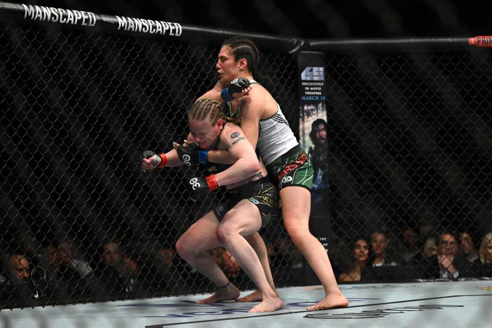 However, Alexa Grasso capitalised on a failed spin attack