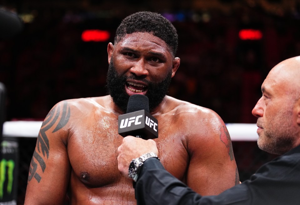 Curtis Blaydes pulled out of the event after taking ill