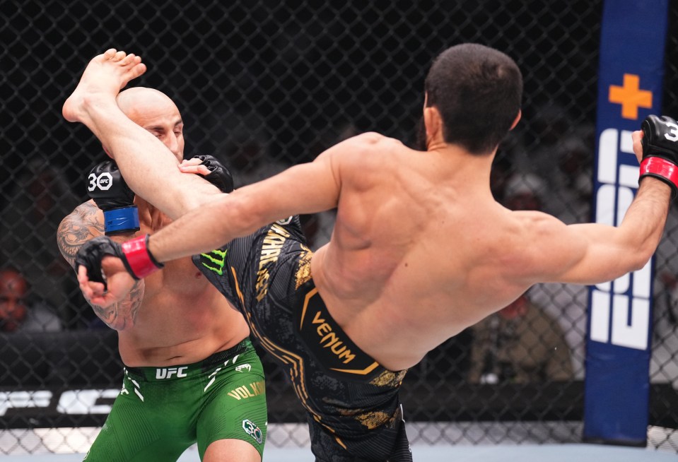 Makhachev earned a quick win over Volkanovski with his head kick